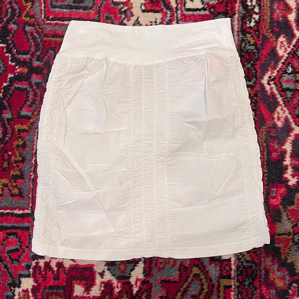 New with Tags XCVI Wearables Trace skirt stretch poplin in white